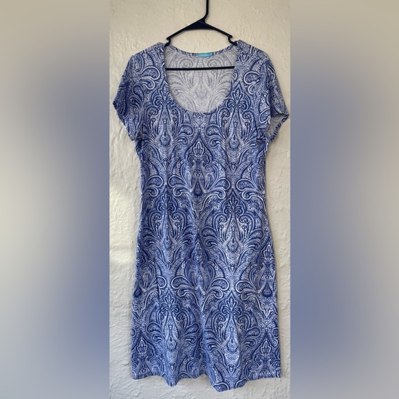 J. McLaughlin blue paisley print, crewneck, T-shirt style, knee length dress; L - Picture 1 of 7